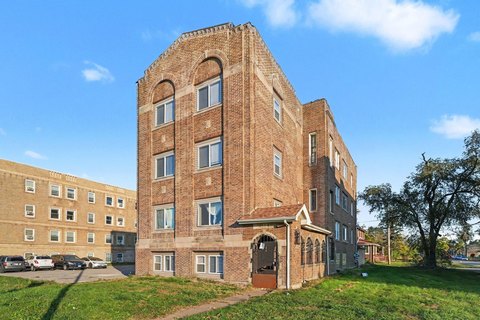 7-Unit Brick Apartment Building