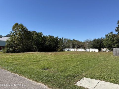 Land, Long Beach, MS