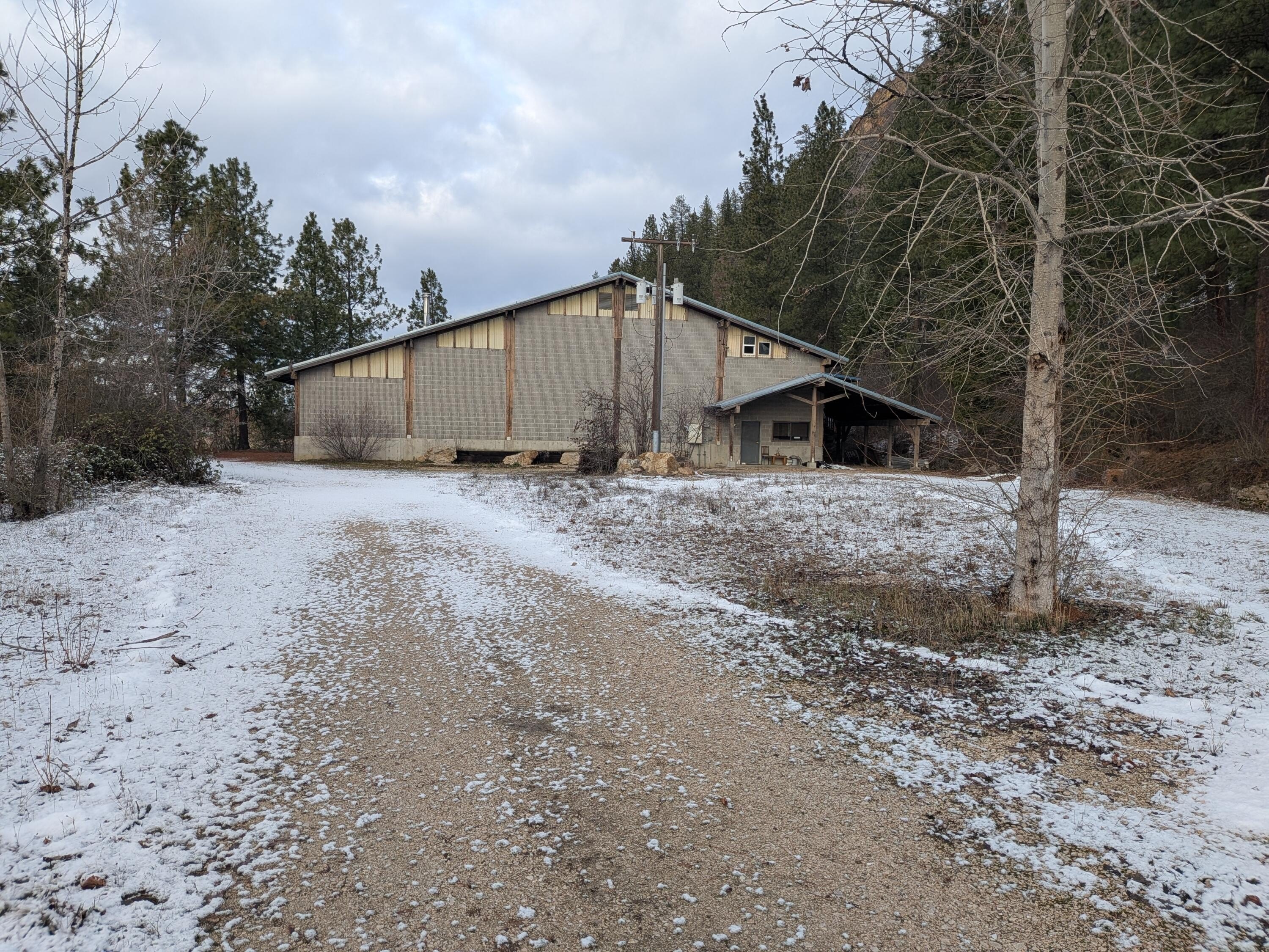 Commercial Building on 21 Acres