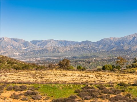 Redlands Land with Panoramic Views