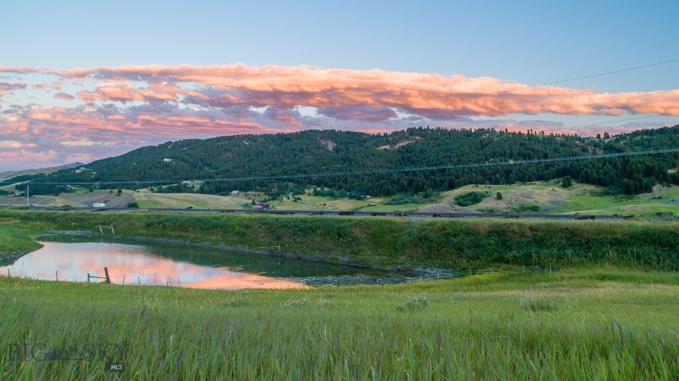 Livingston Land with Mountain Views
