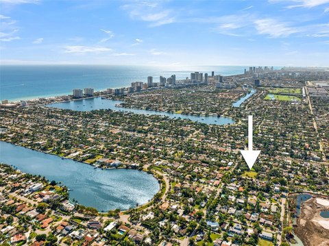 Residential Land in Hollywood Lakes