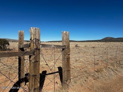 Seligman Land with Panoramic Views