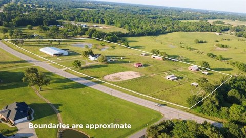 Equestrian Ranch with Resort Pool