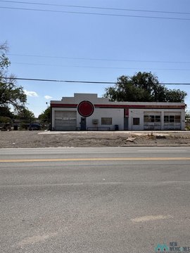 Roswell Auto Shop with Potential