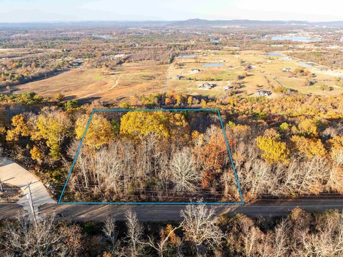 Land with Sweeping Views