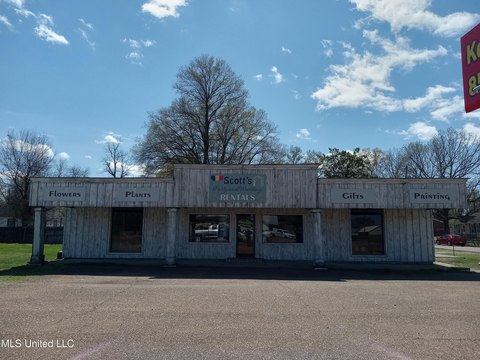 Indianola Retail Space For Sale
