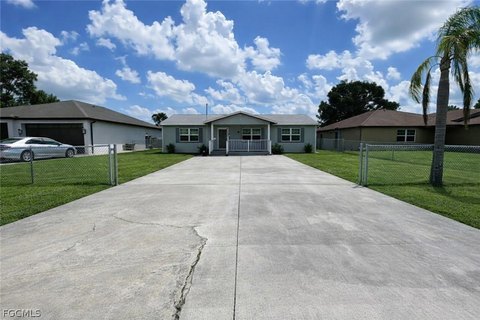 Well-Maintained Duplex in Fort Myers