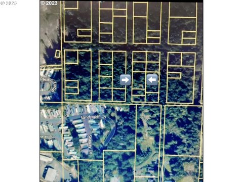 Residential Land in NorthBend, OR
