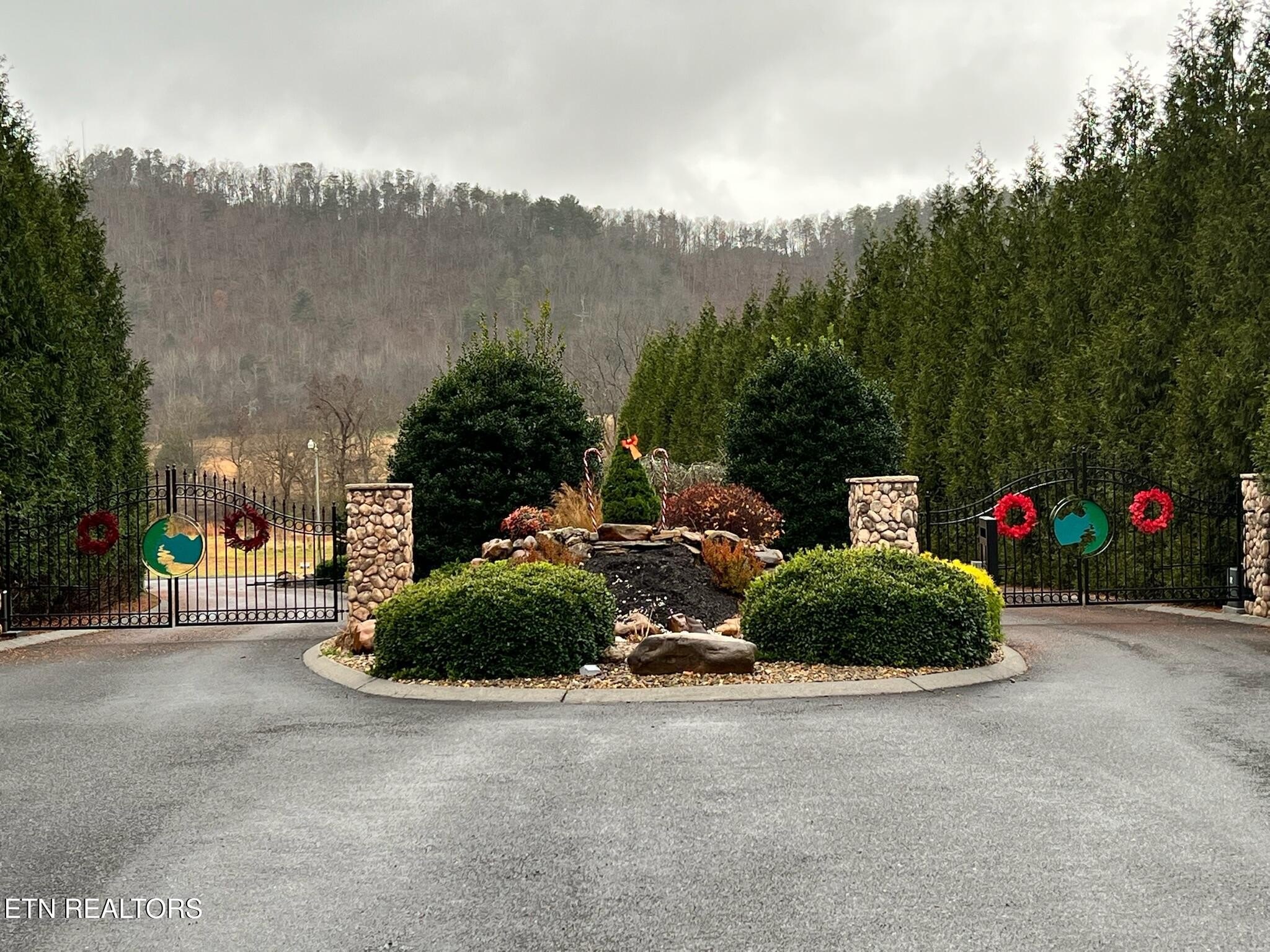 Spacious Lot in River Crest