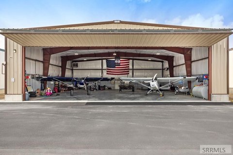 Rigby Hangar with Bifold Door