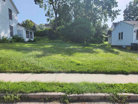 LAND - Dubuque, IA