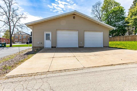 Zero-Entry Garage-Shop Building