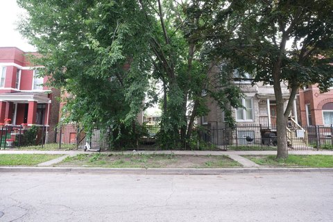 LAND - Chicago, IL