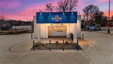 Dual-Drive Thru Restaurant Building