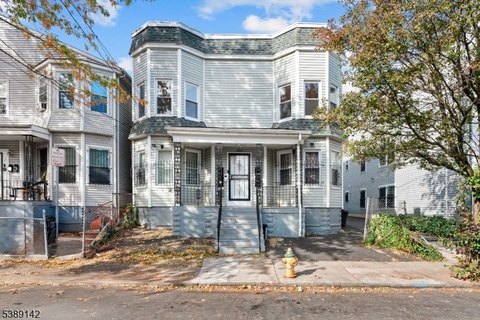 Renovated Fourplex Near Rutgers Newark