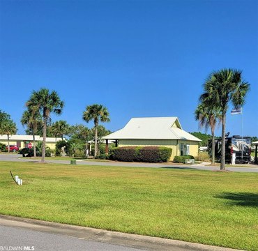 Pull-Through Motor Coach Lot
