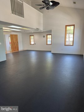 Retail Space Sublease Opportunity