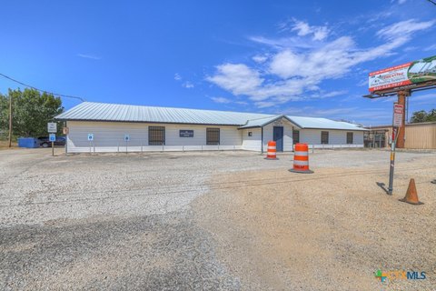 Seguin Commercial Property For Sale