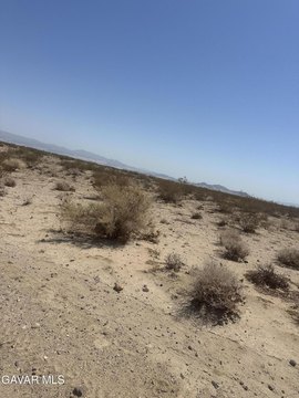Spacious Land Parcel in Palmdale