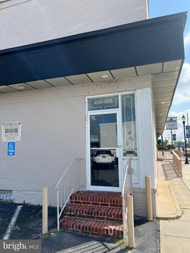 Retail Space on Eastern Boulevard