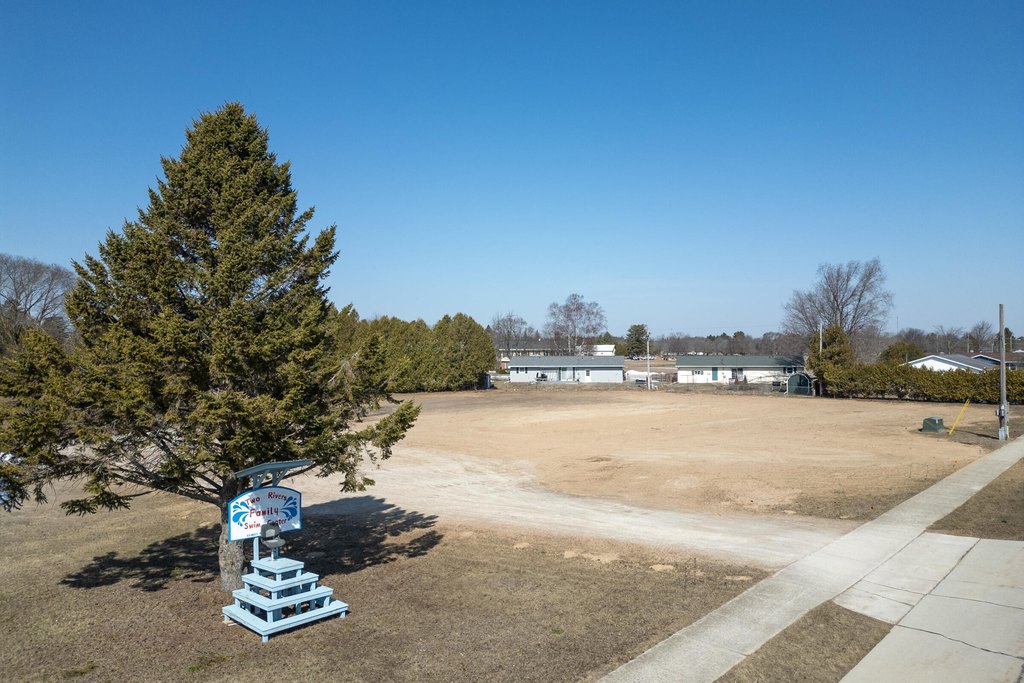 3612 Bellevue Pl, Two Rivers, WI 54241-1441