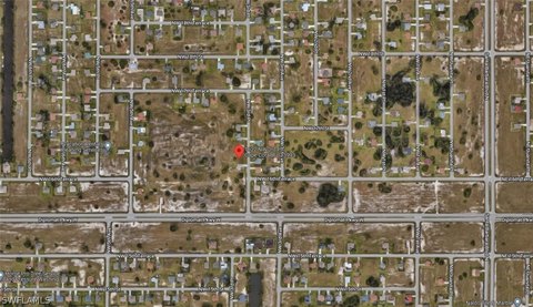 Commercial Land in Cape Coral