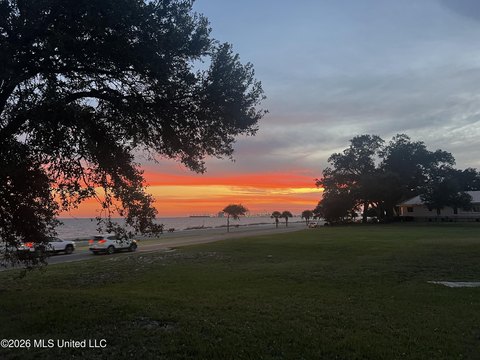 LAND - Gulfport, MS