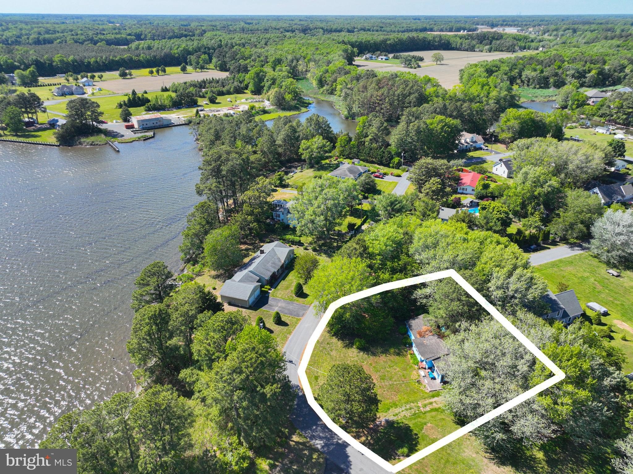 Spacious Lot in Waterfront Community