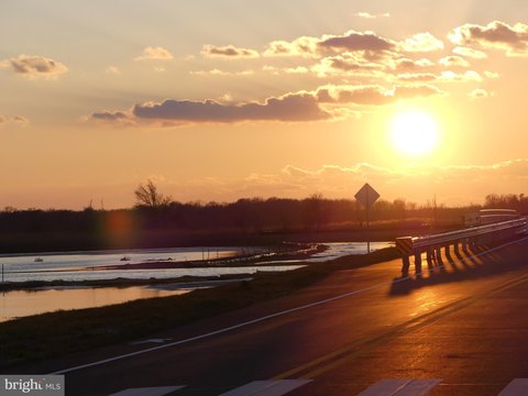LAND - MILTON, DE
