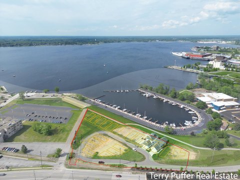 Waterfront and Water-Facing Buildable Lots