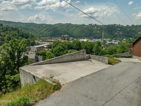 LAND - Gatlinburg, TN