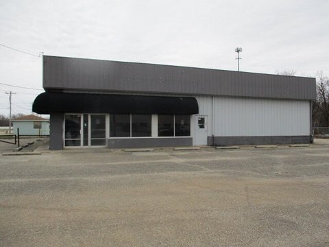 Commercial Building on 1.33 Acres