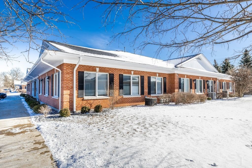 Commercial Space in Darien, IL