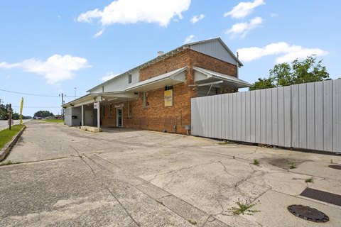 Turnkey Restaurant with Upstairs Apartment