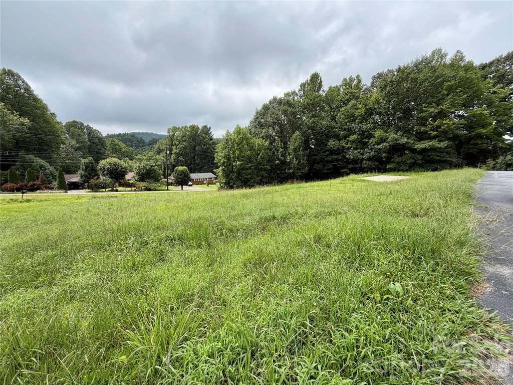 196 Beaman Rd E, Marion, NC 28752