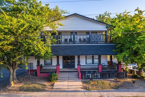 Renovated 7-Unit Apartment Complex
