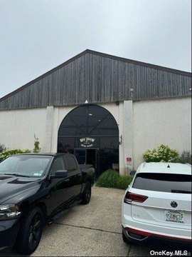 Island Park Warehouse For Lease