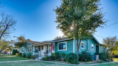 Two-Bedroom Apartment in Triplex