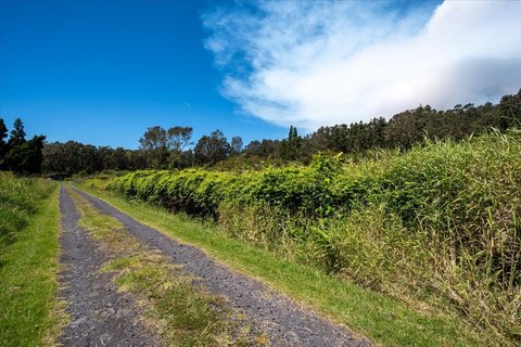LAND - Volcano, HI