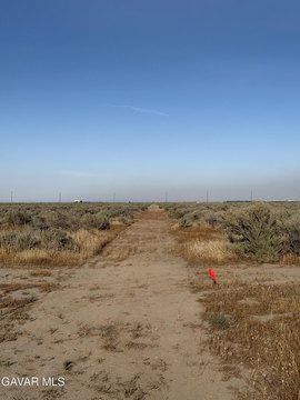 Land in Antelope Valley