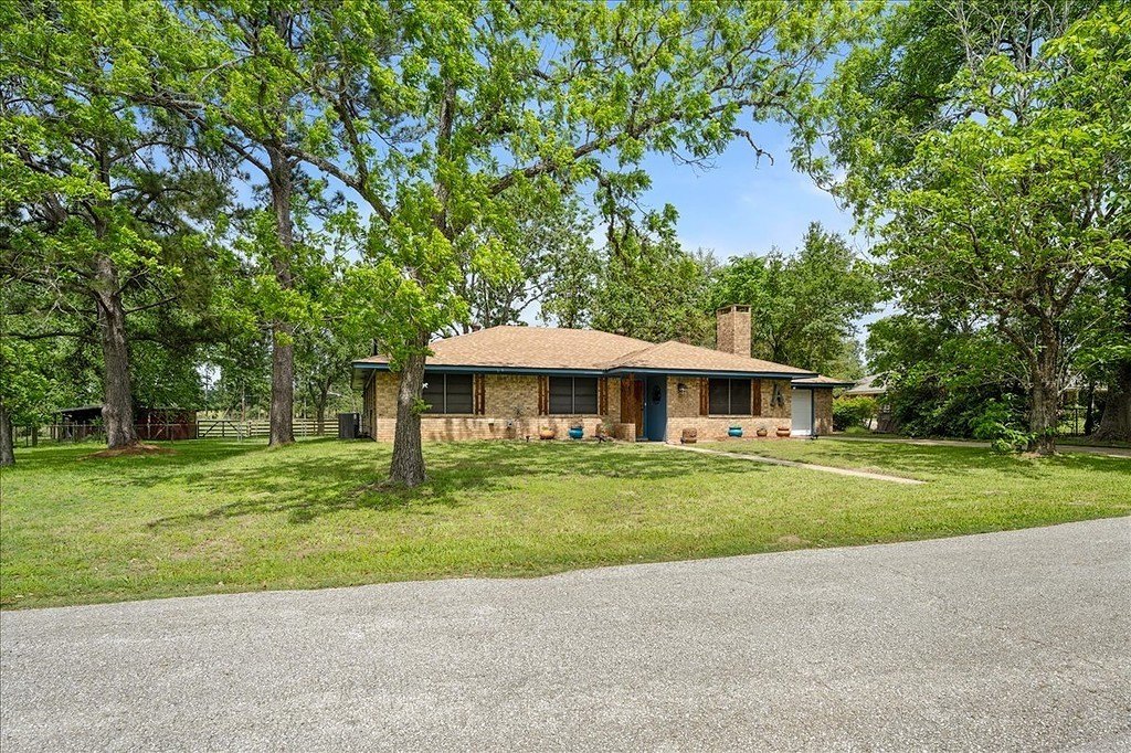 Bellville Acreage with Functional Home