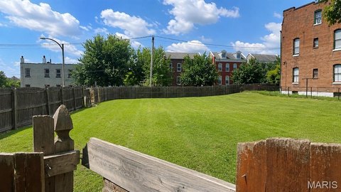 LAND - St Louis, MO