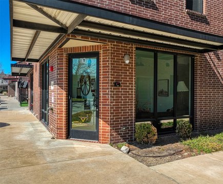 Modern Office-Retail Suite