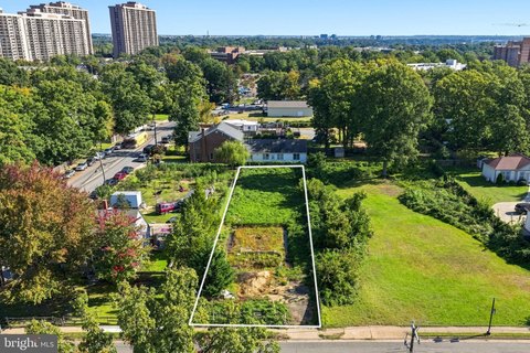 Land, ALEXANDRIA, VA