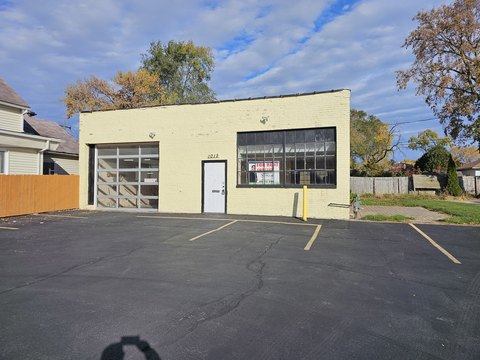 Commercial Space in Waukegan, IL
