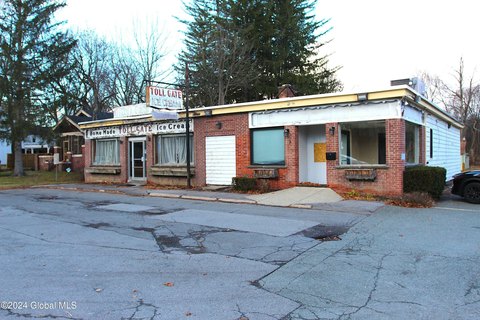 Mixed-Use Plaza in Slingerlands
