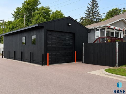 Commercial Shop with Overhead Door