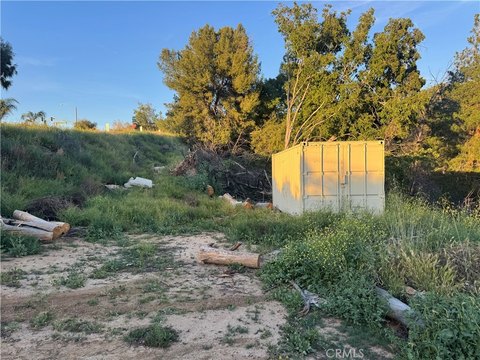 Expansive Lot in Jurupa Valley