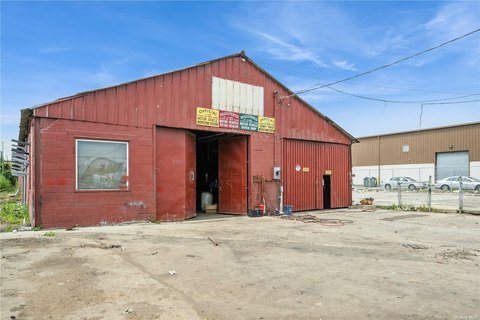 Oceanside Warehouse with Enclosed Yard